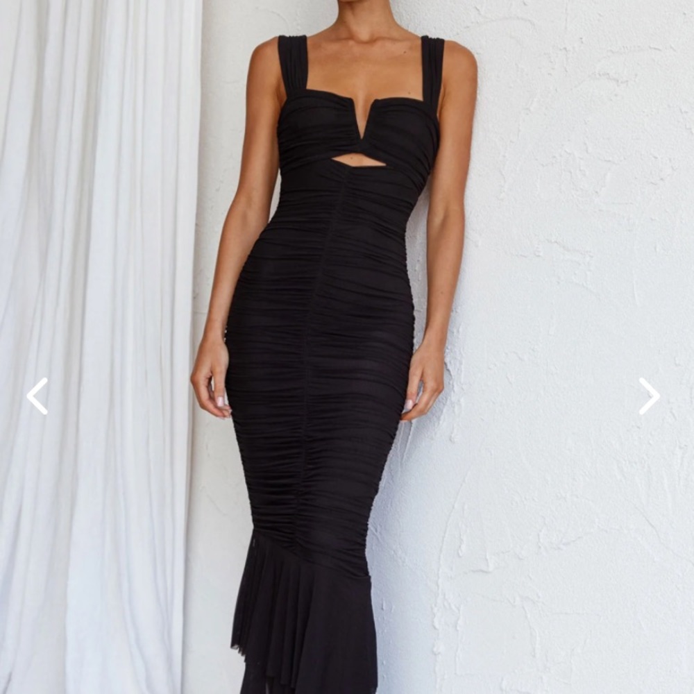NWOT RUCHED FISHTAIL MAXI DRESS WITH CUT OUT